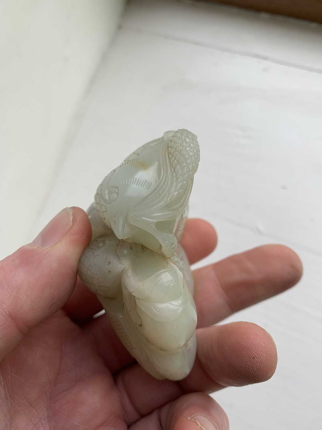 A Chinese carved celadon jade group of quail, Qing Dynasty, 18th/19th century. - Image 12 of 19
