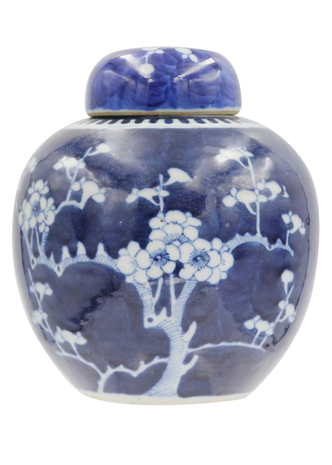 A large Chinese blue and white prunus blossom ginger jar, circa 1900. - Image 6 of 15