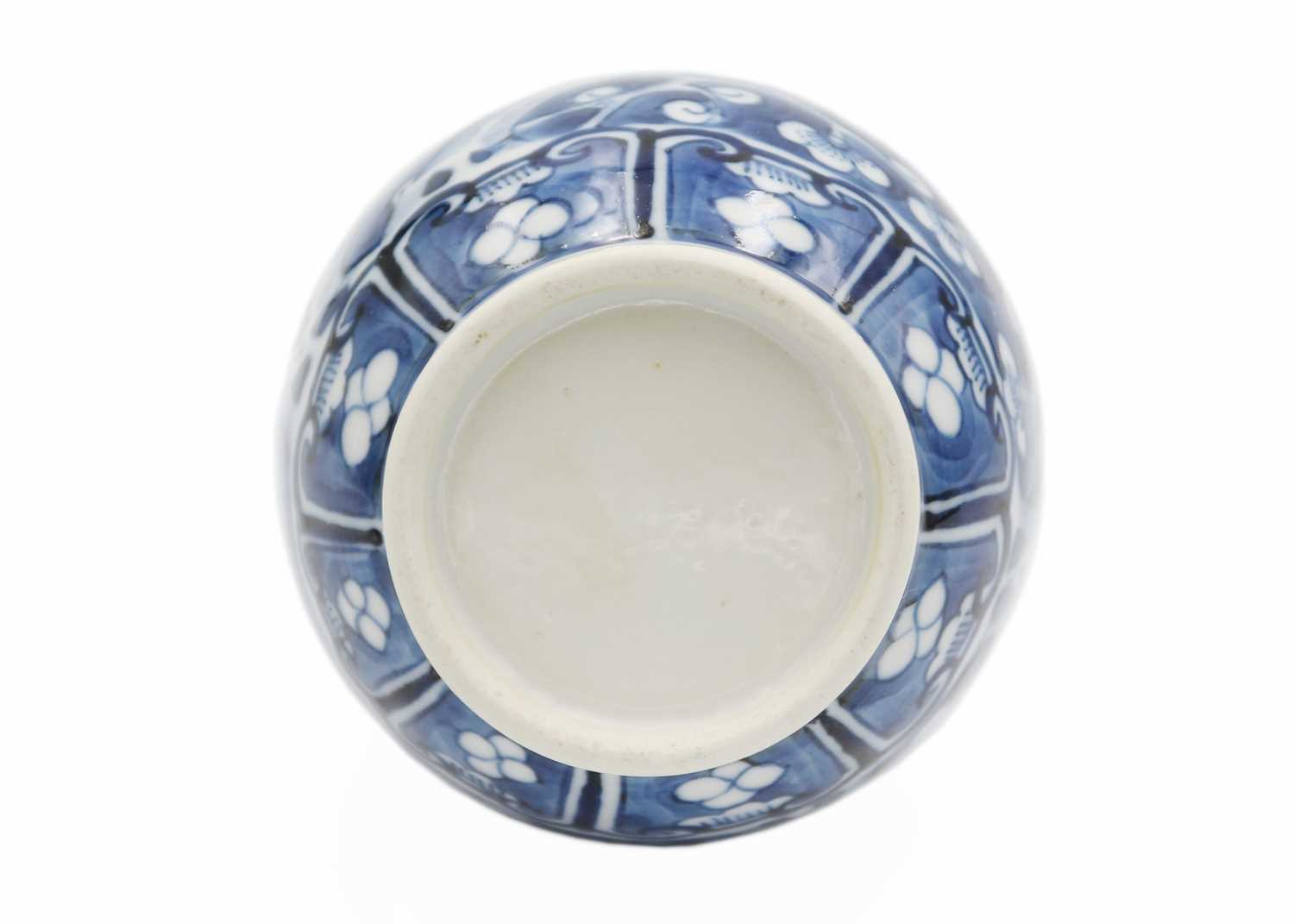 A Chinese porcelain prunus pattern double gourd vase, early 20th century. - Image 5 of 10