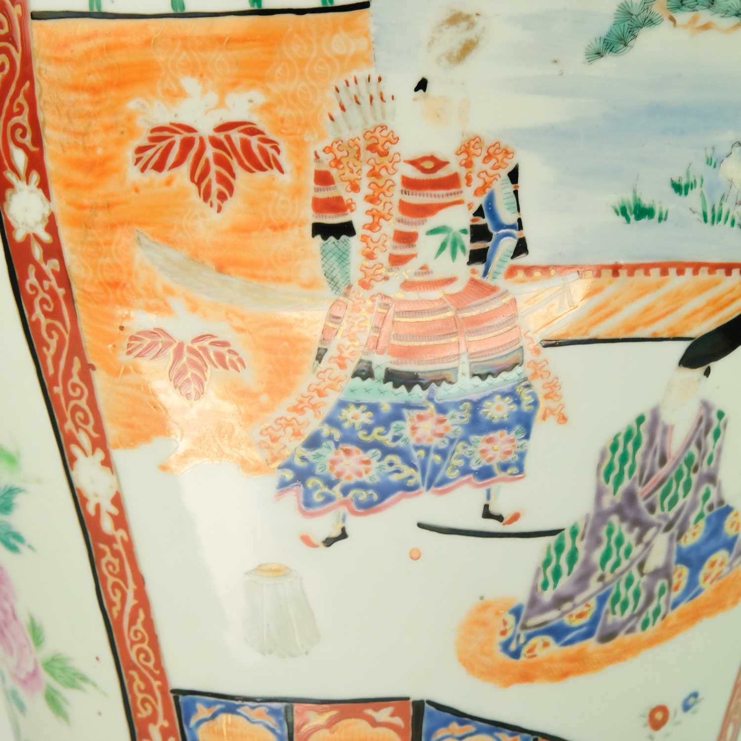 A large Japanese porcelain floor standing vase, Meiji period. - Image 9 of 9
