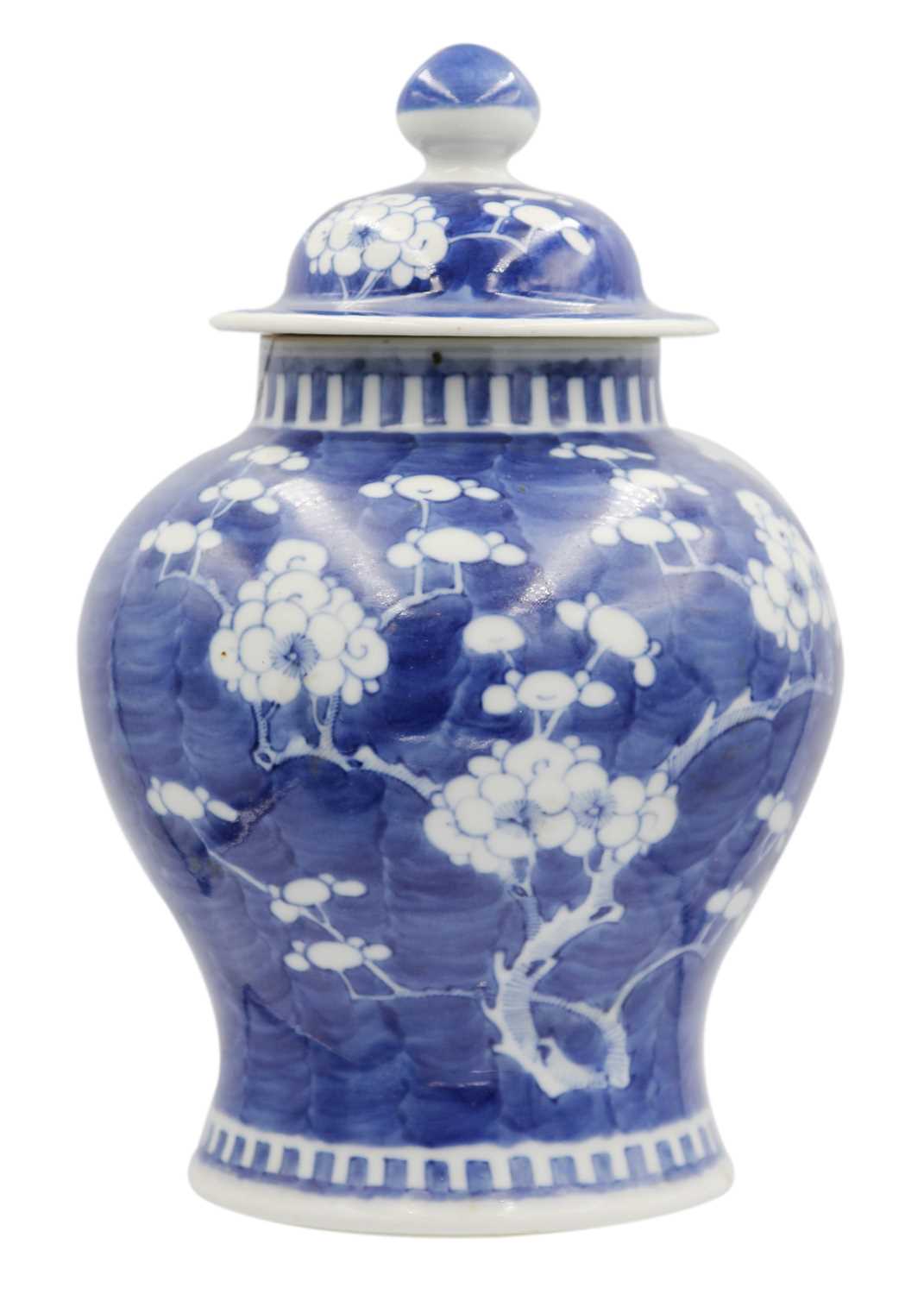 A large Chinese blue and white prunus blossom ginger jar, circa 1900. - Image 4 of 15