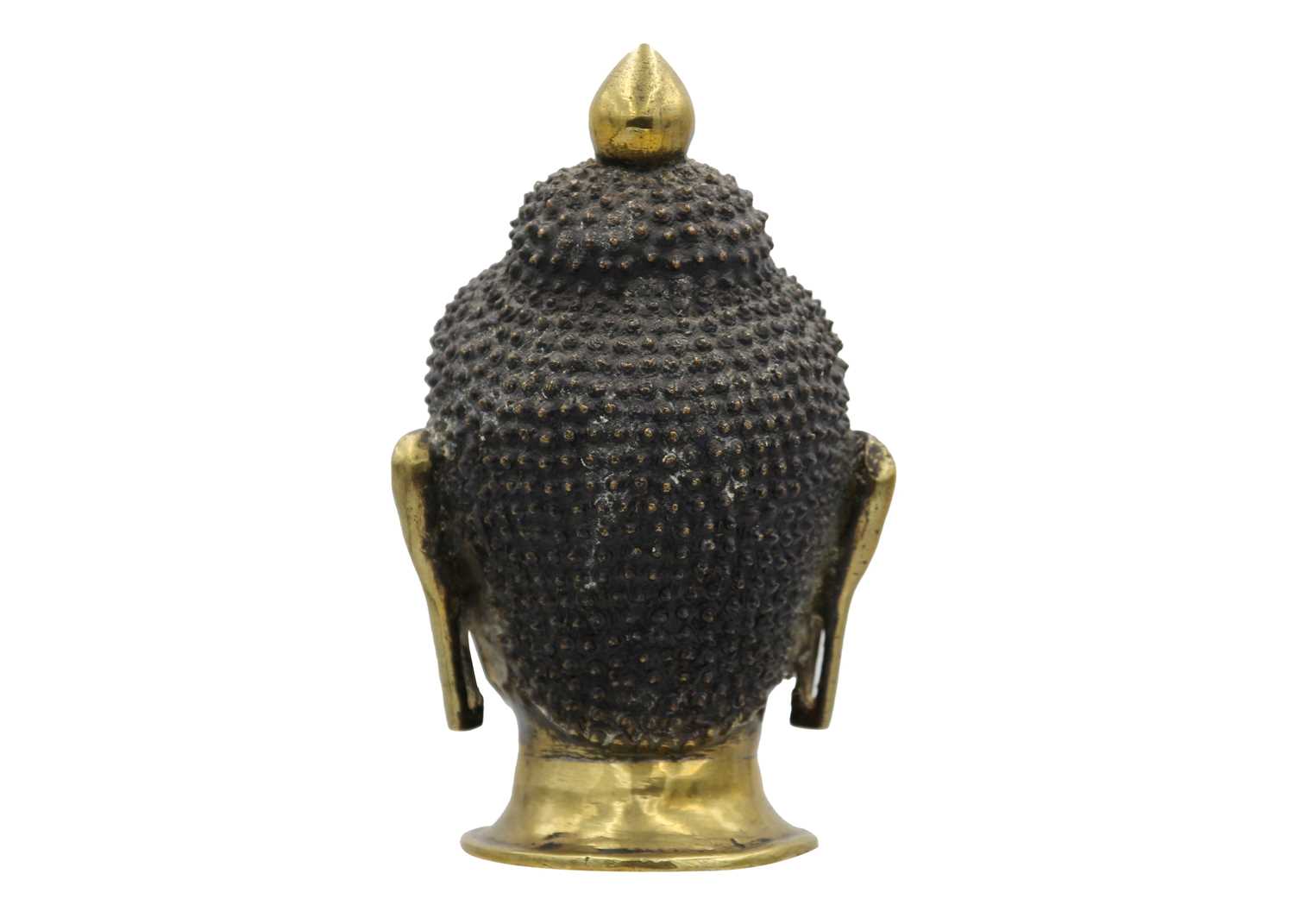 A Sino-Tibetan gilt bronze head of a Buddha, 19th century. - Image 3 of 9