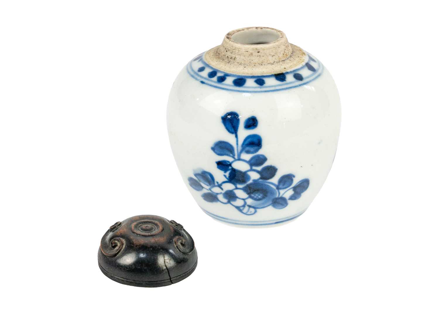 A Chinese blue and white porcelain jar, 18th/19th century. - Image 5 of 9