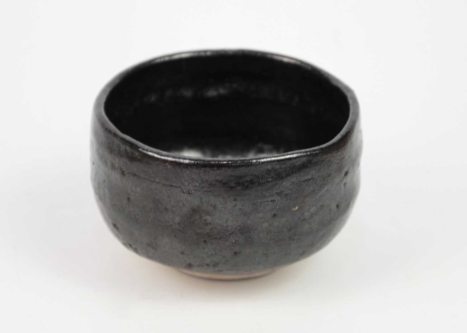 A Japanese raku-yaki ware chawan, signed, Showa period. - Image 3 of 6