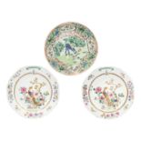 A pair of Chinese famille rose octagonal porcelain plates, 18th century.