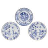 A Chinese blue and white porcelain plate, Qianlong period, 18th century.