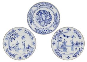 A Chinese blue and white porcelain plate, Qianlong period, 18th century.