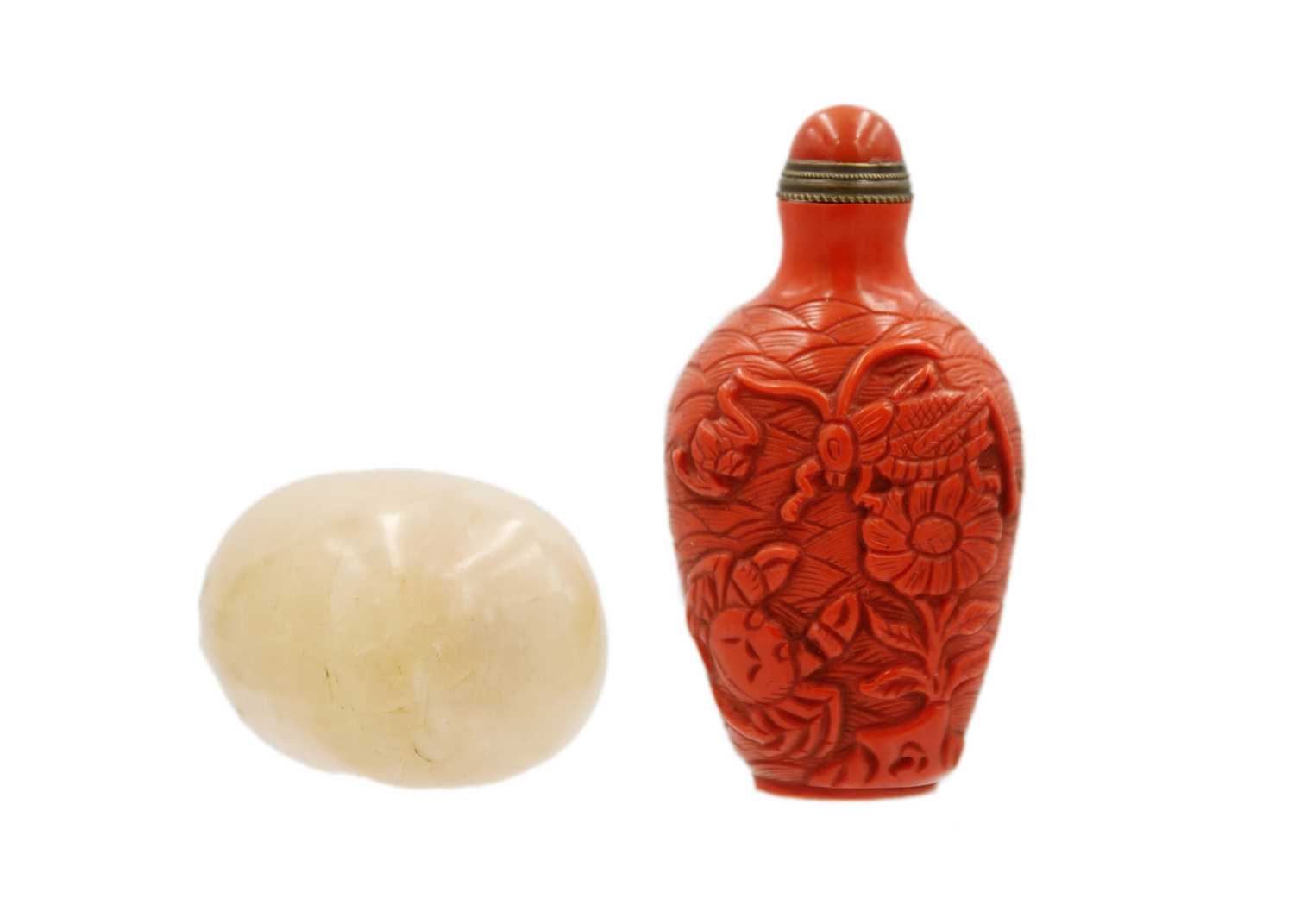 A Chinese agate pebble snuff bottle, Qing Dynasty. - Image 3 of 3