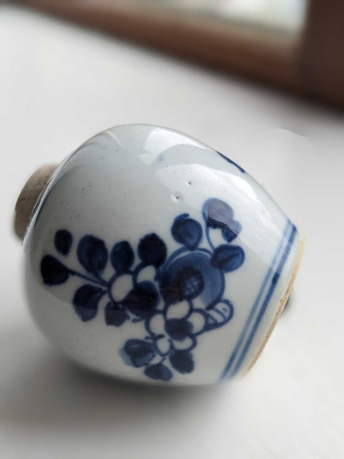 A Chinese blue and white porcelain jar, 18th/19th century. - Image 9 of 9