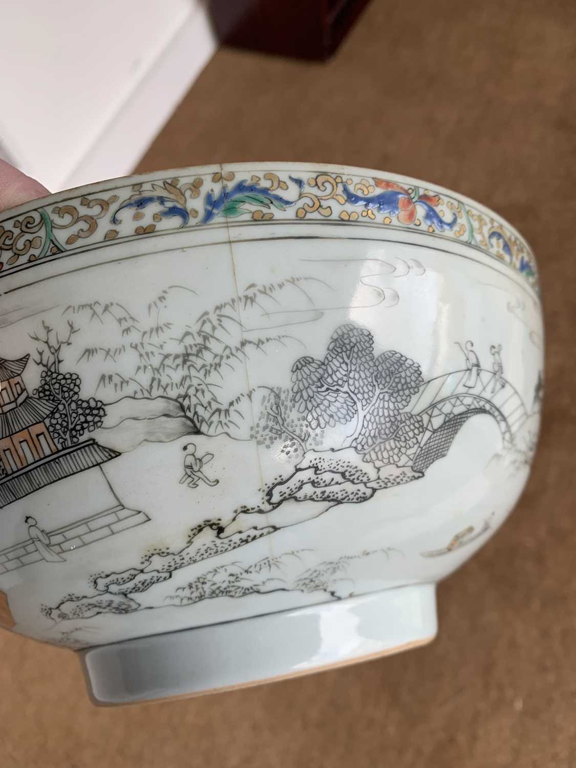 A Chinese porcelain bowl, Qianlong period. - Image 10 of 12