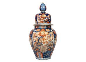 A large Japanese Imari porcelain vase and cover, 19th century.