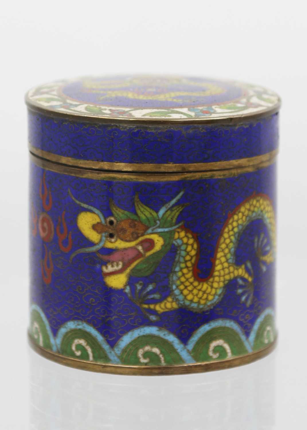 A Chinese cloisonne circular jar and cover, late 19th century. - Image 6 of 8