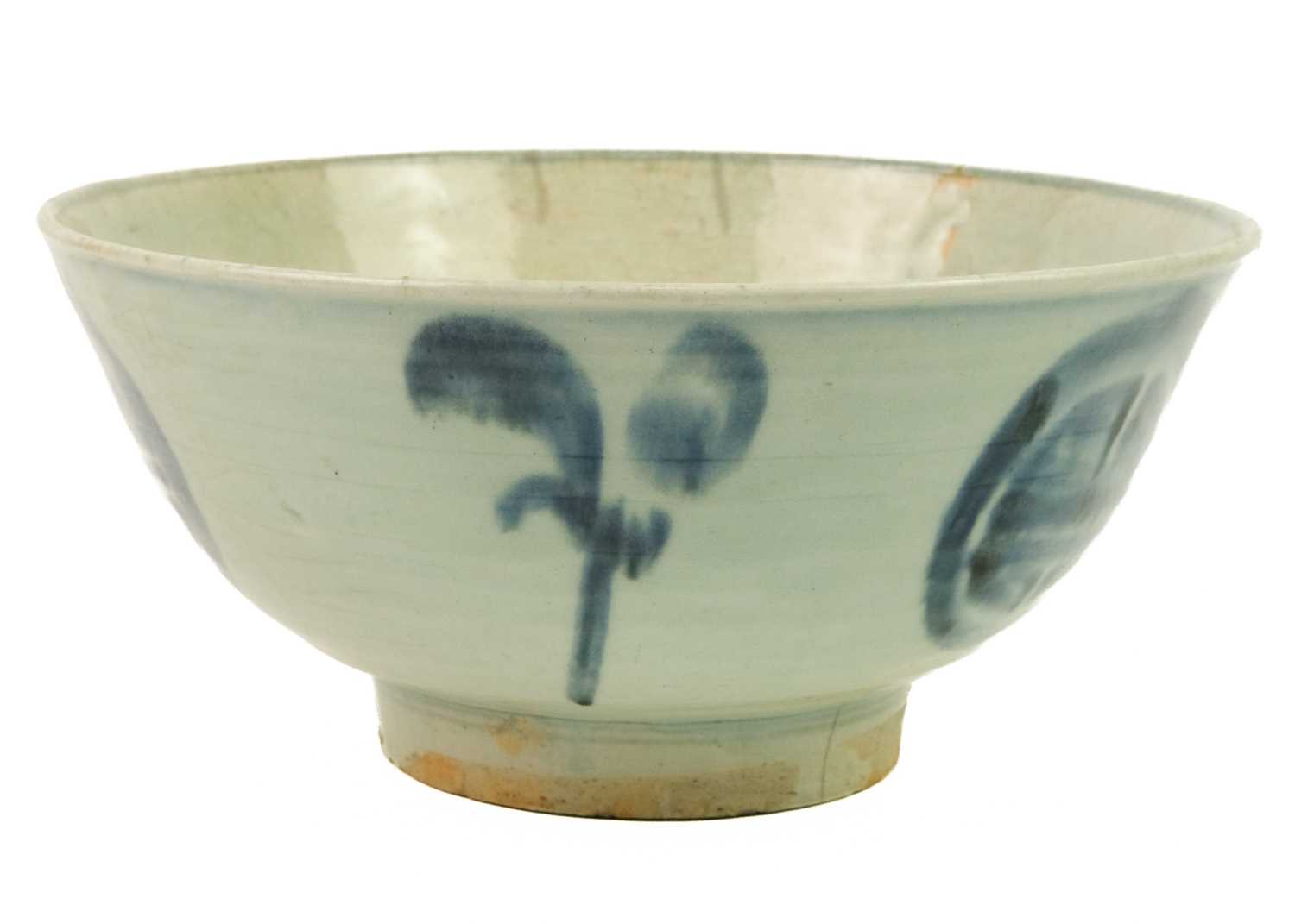 A Chinese provincial bowl, Ming Dynasty. - Image 4 of 6