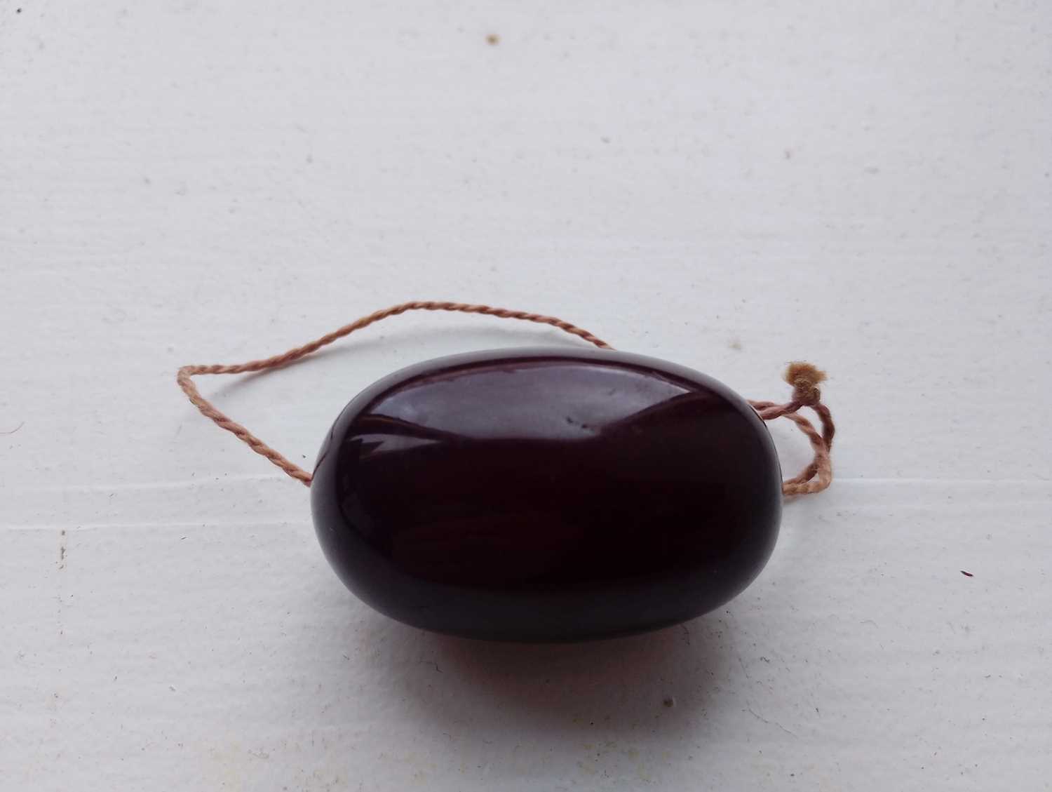 A large bakelite cherry amber bead,. - Image 4 of 7