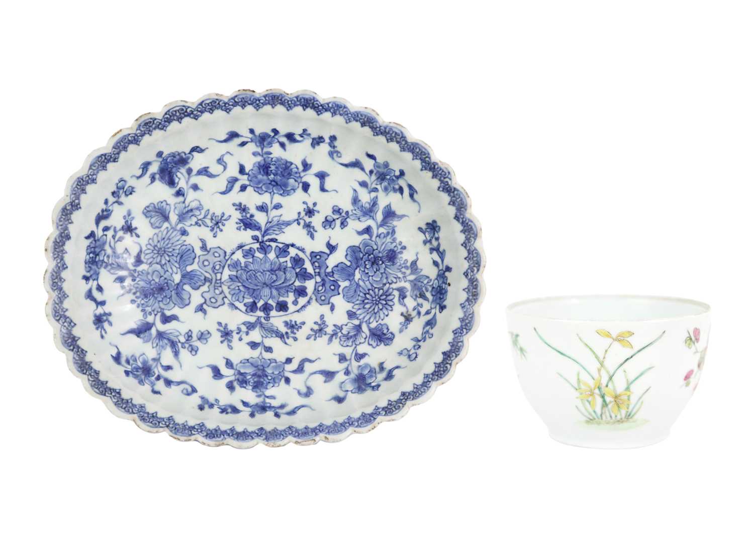 A Chinese export blue and white porcelain dish, 18th/19th century.