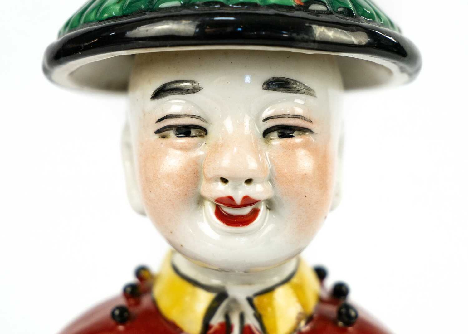 A Chinese porcelain figure of a seated Emperor, 20th century. - Image 8 of 8