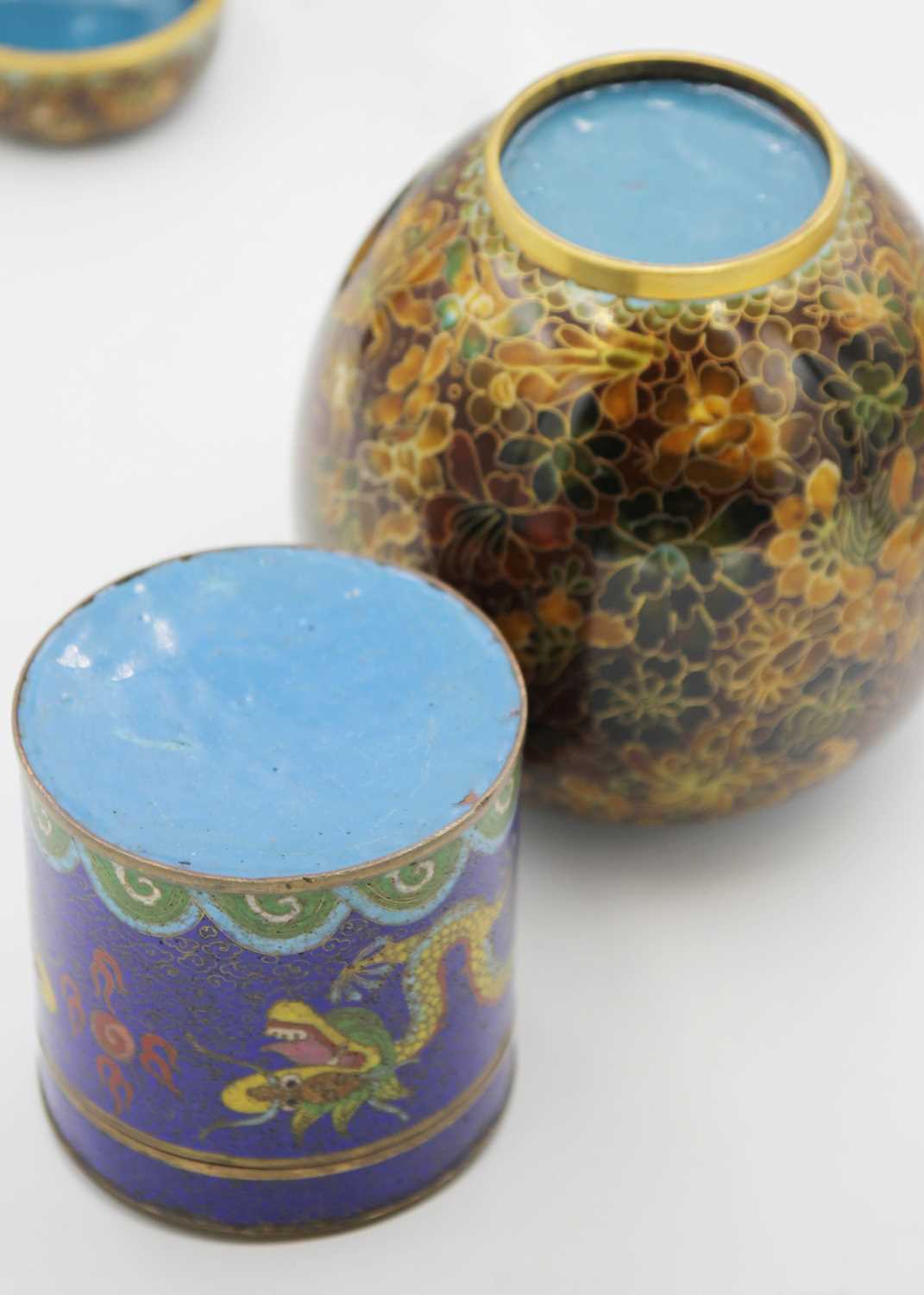 A Chinese cloisonne circular jar and cover, late 19th century. - Image 8 of 8