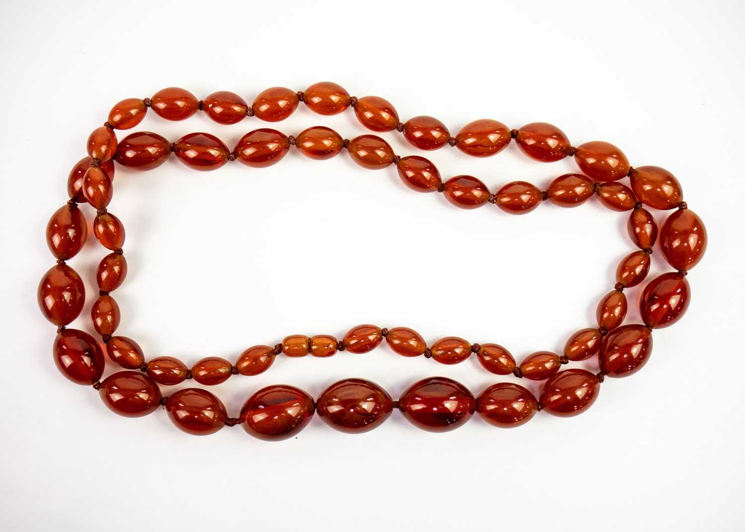 An amber style graduated oval bead necklace. - Image 3 of 3