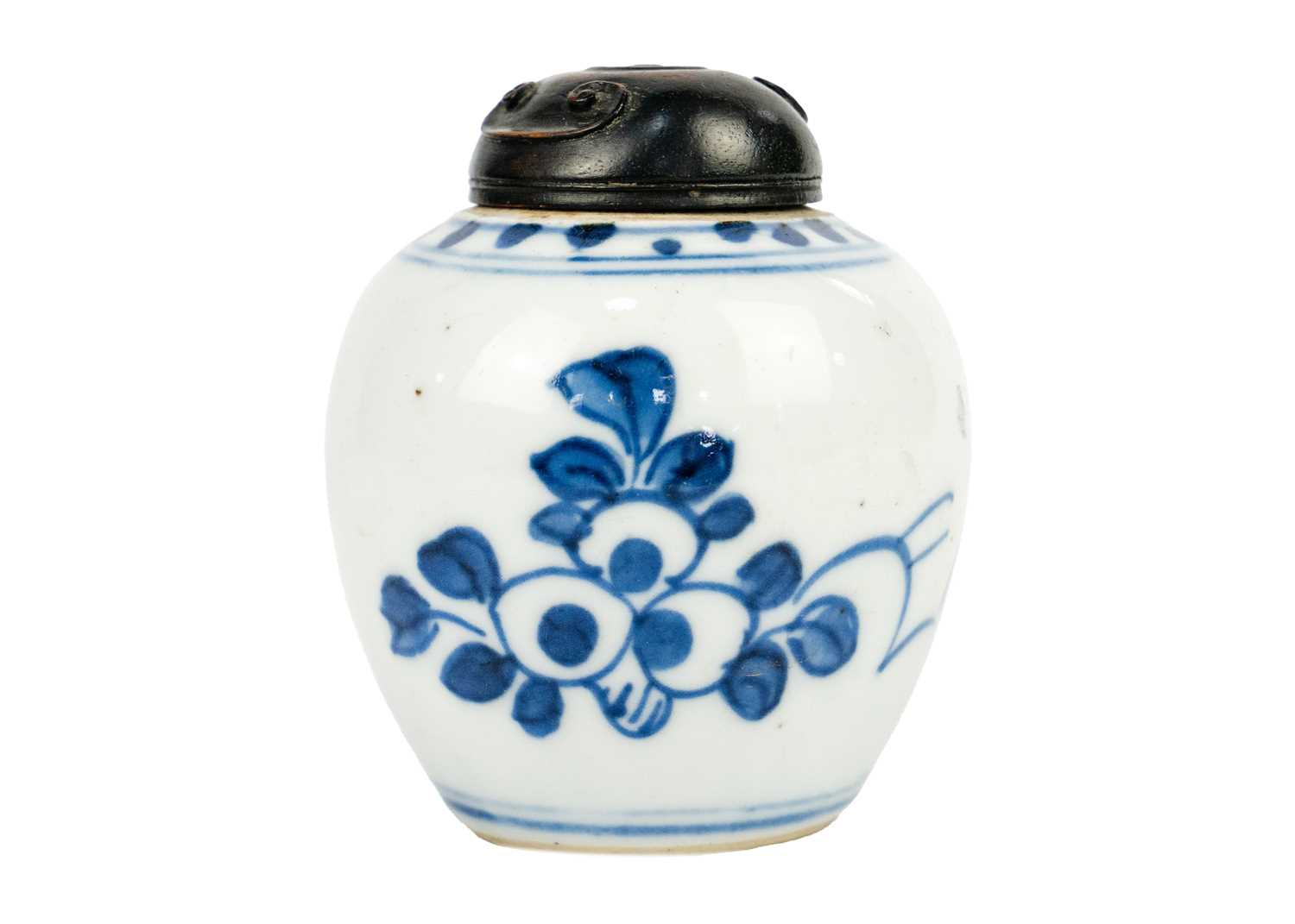 A Chinese blue and white porcelain jar, 18th/19th century. - Image 2 of 9