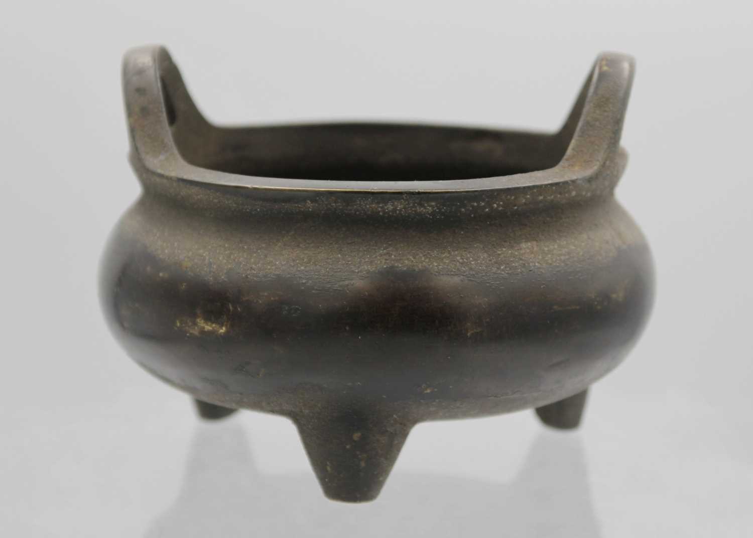 A Chinese bronze censer, Qing Dynasty. - Image 2 of 7