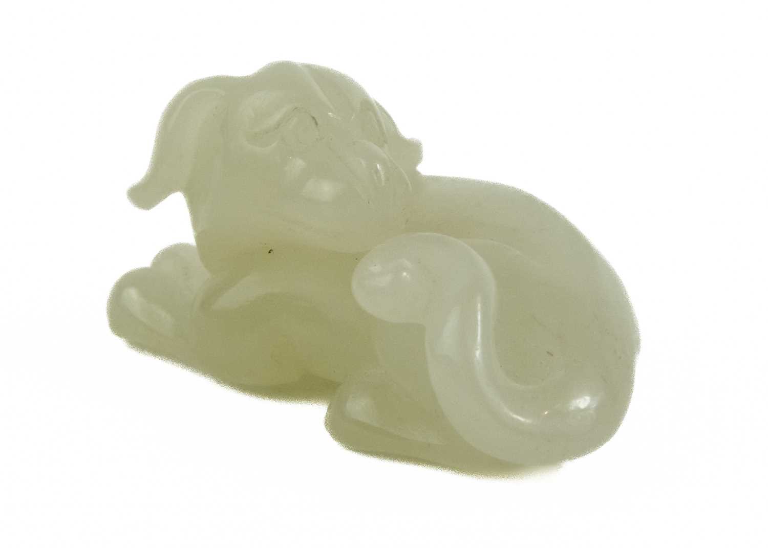 A Chinese jade model of a reclining dog, late Qing Dynasty. - Image 4 of 7