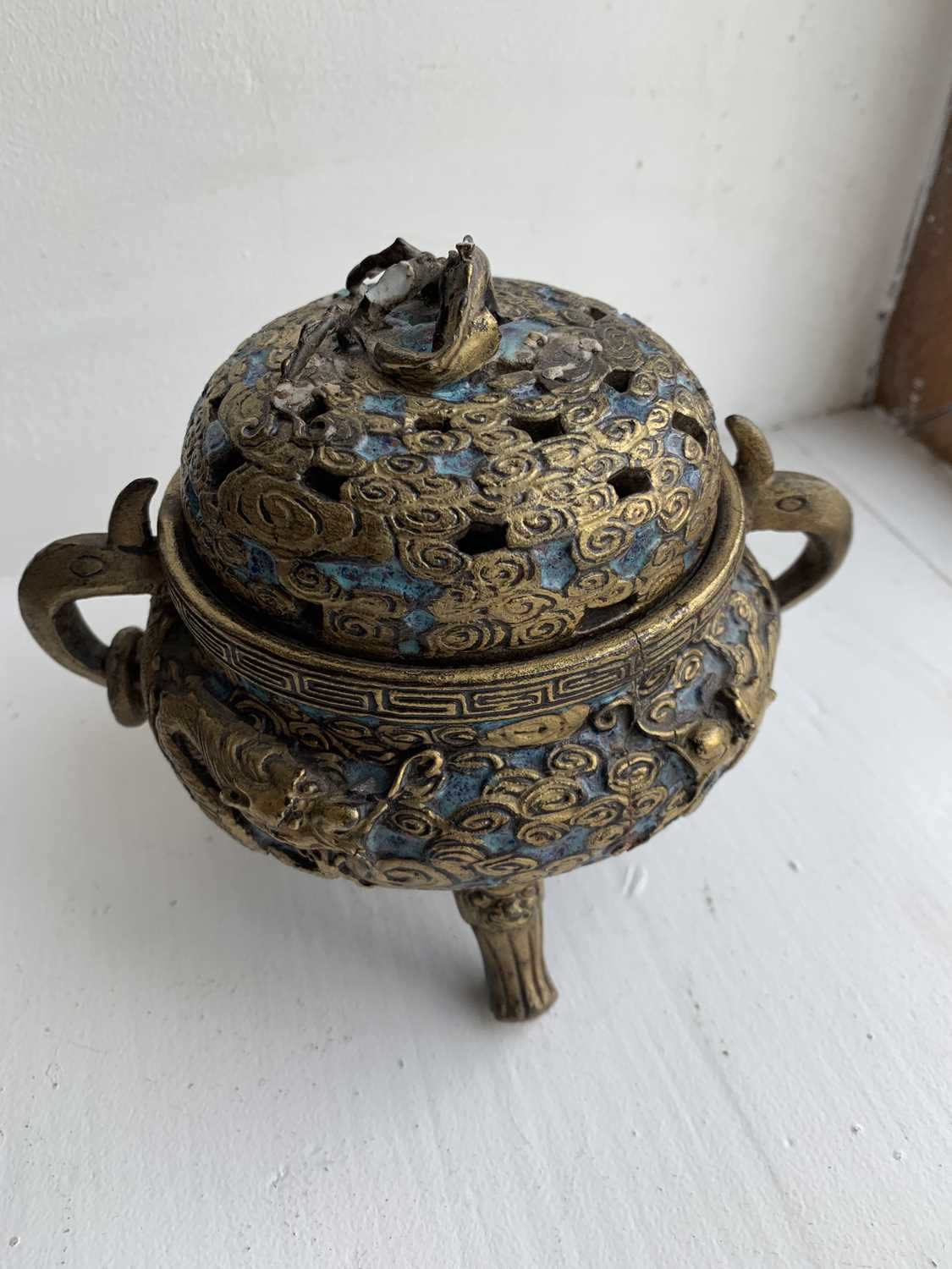 A rare Chinese porcelain censer, Qianlong mark and period. - Image 7 of 21