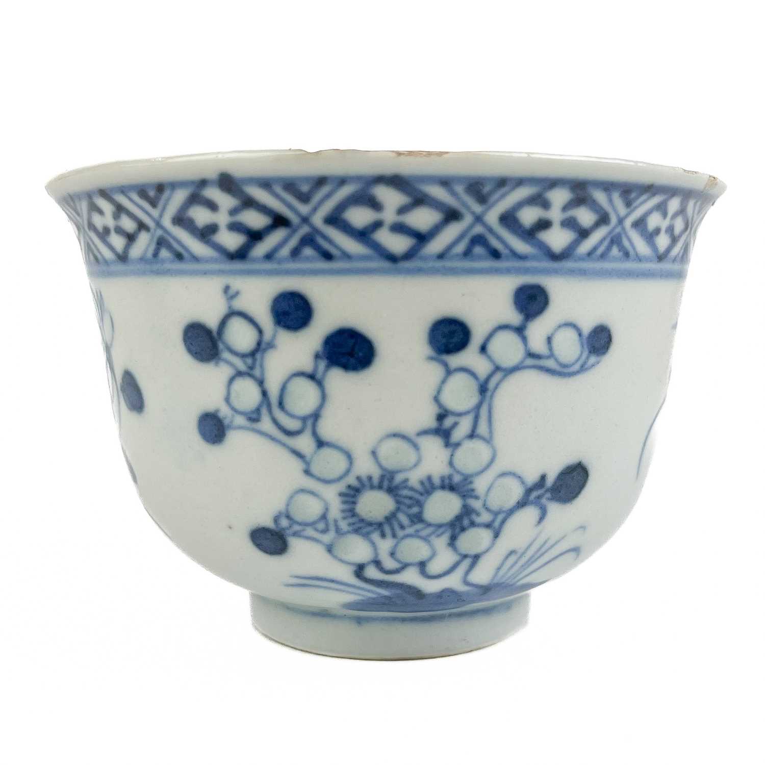 A Japanese Satsuma porcelain tea bowl, 19th century. - Image 6 of 13