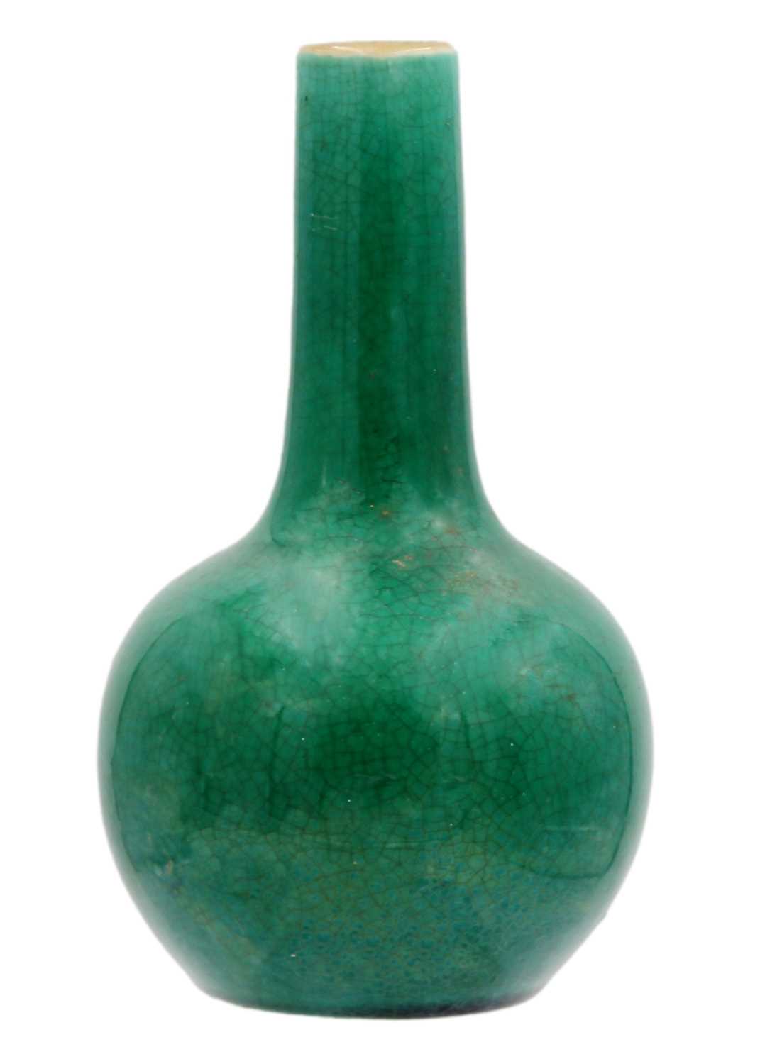 A Chinese dark green monochrome crackle-glaze bottle vase, 19th century. - Image 2 of 14