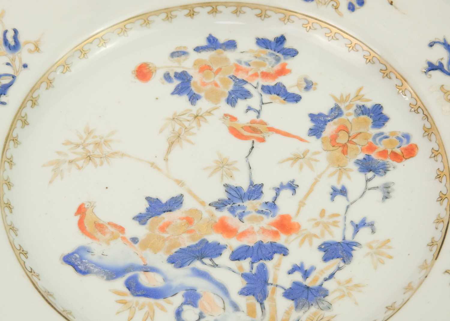 A pair of Chinese export porcelain plates, 18th century. - Image 6 of 6