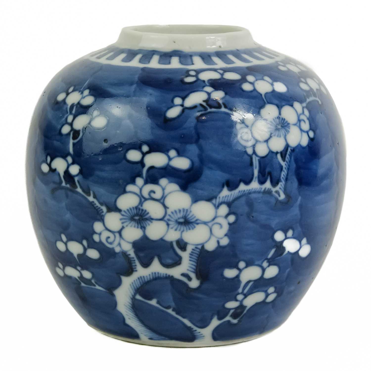 Two Chinese blue and white prunus blossom pattern ginger jars, late 19th century. - Image 4 of 10