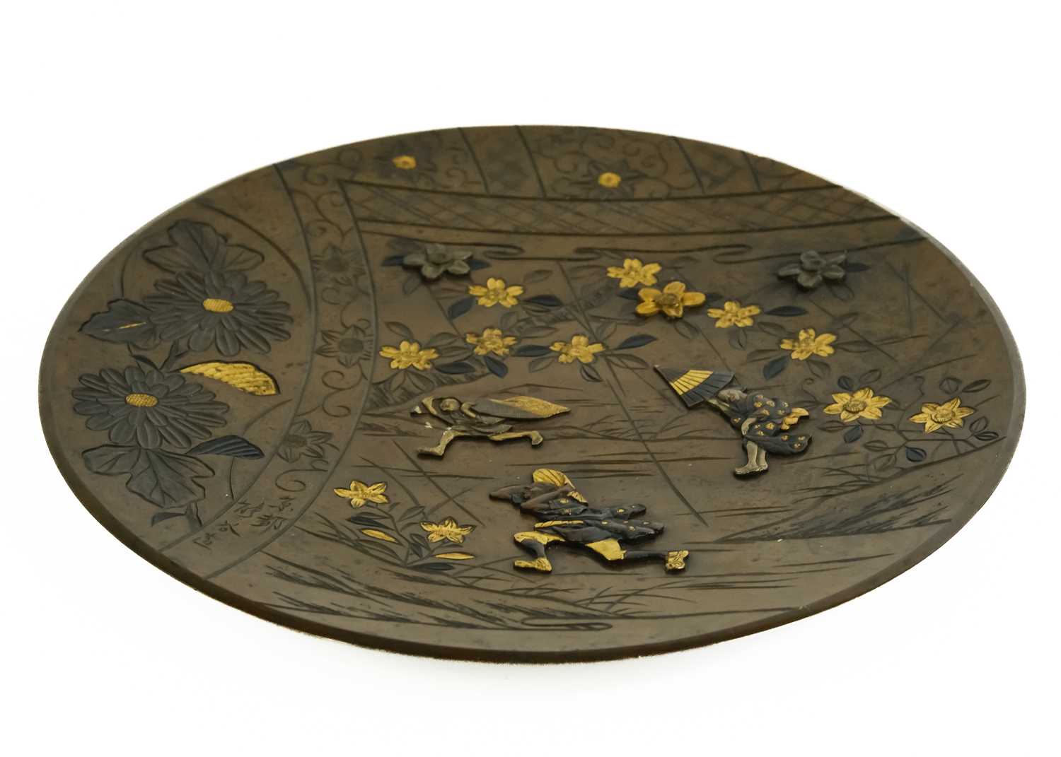 A Japanese bronze shakudo plate, Meiji period. - Image 2 of 6