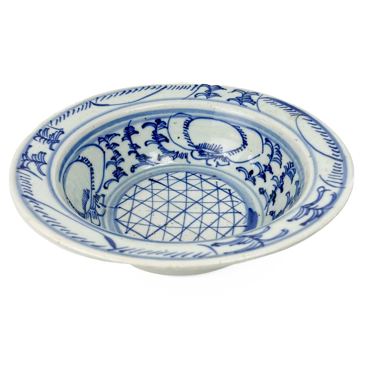 A Chinese blue and white porcelain bowl, 19th century. - Image 2 of 4