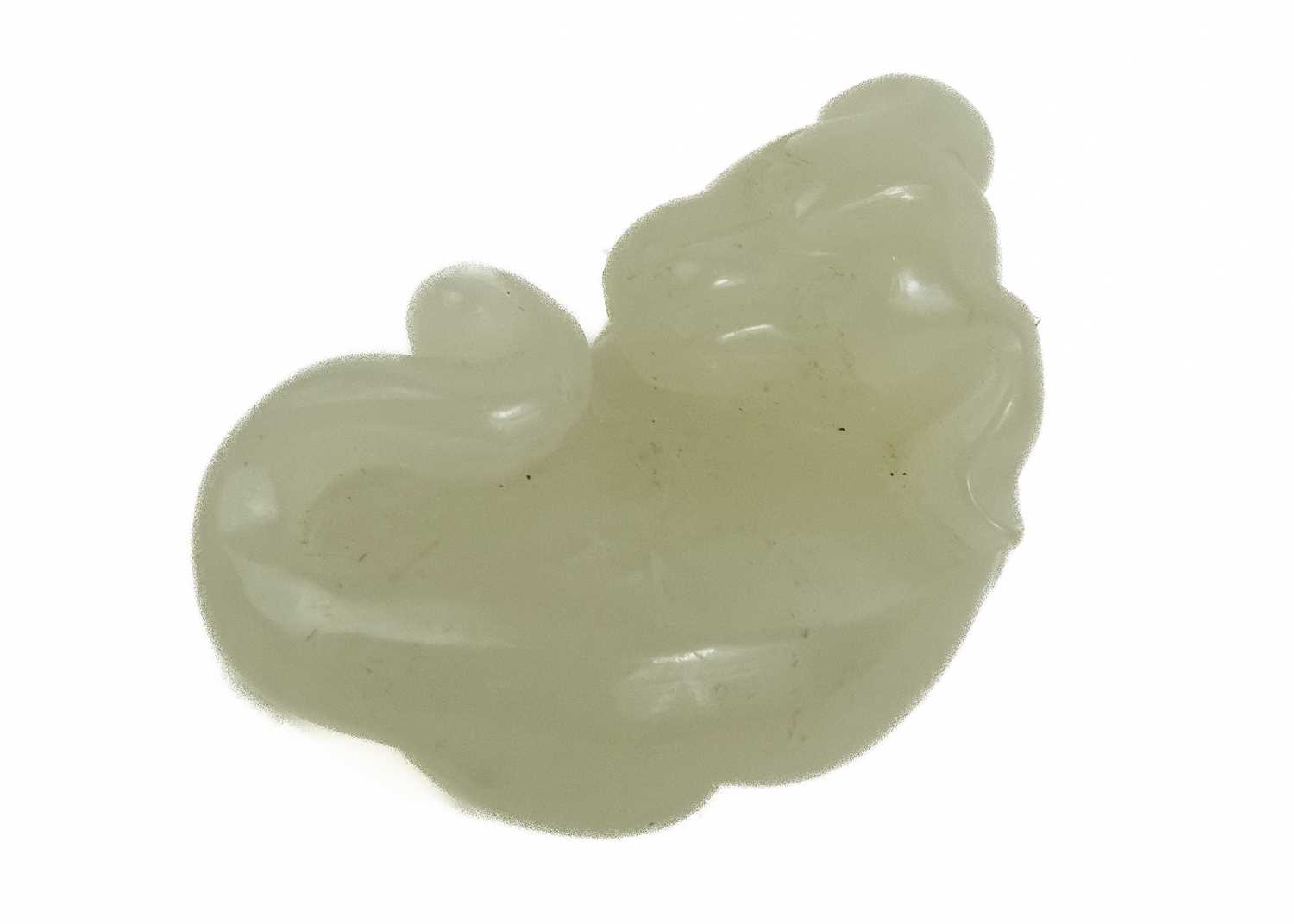 A Chinese jade model of a reclining dog, late Qing Dynasty. - Image 3 of 7