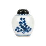 A Chinese blue and white porcelain jar, 18th/19th century.