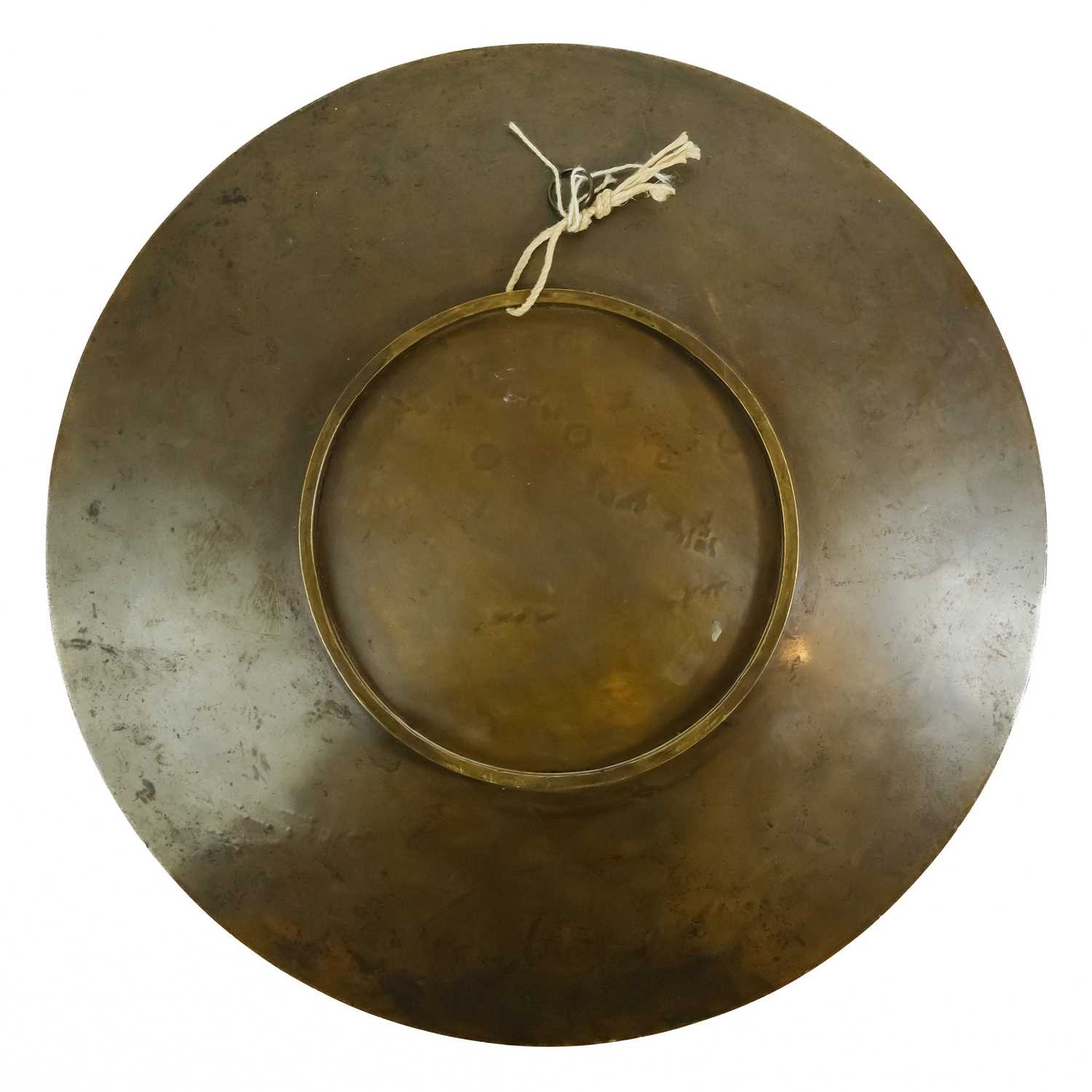 A Japanese bronze shakudo plate, Meiji period. - Image 3 of 6