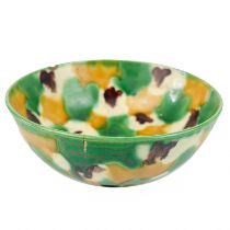 A Chinese egg and spinach glazed bowl, 18th/19th century.