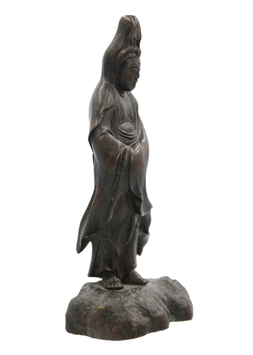 A Chinese bronze figure of Guanyin, Qing Dynasty, 19th century, - Image 2 of 4