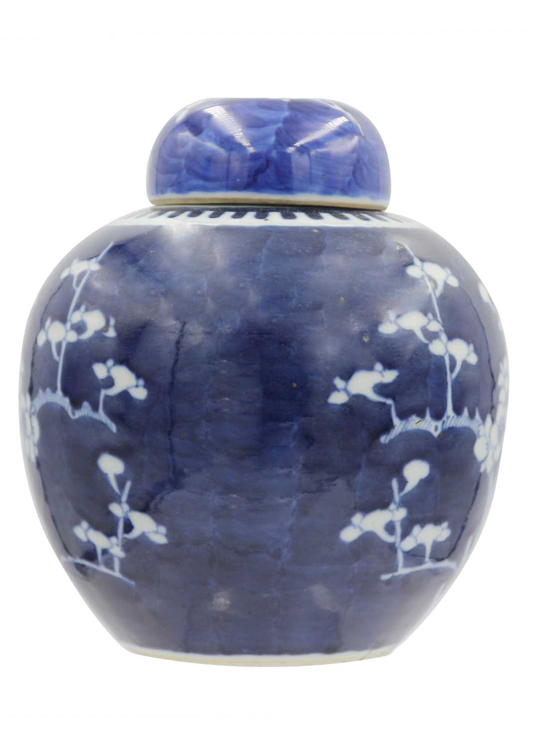 A large Chinese blue and white prunus blossom ginger jar, circa 1900. - Image 8 of 15