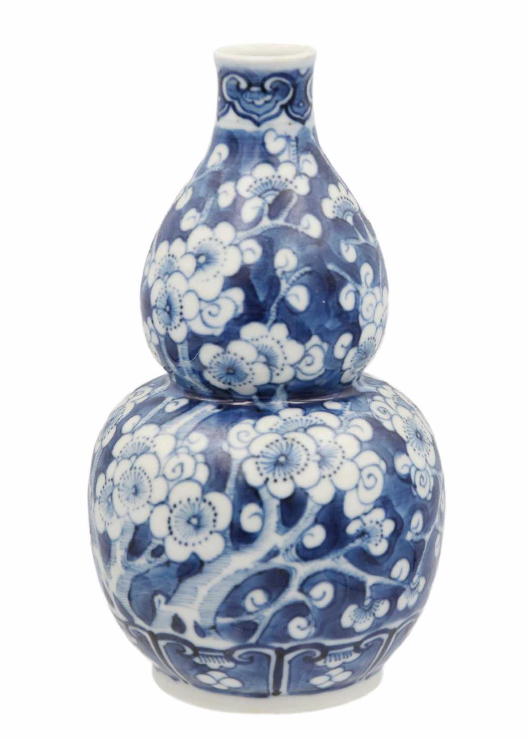 A Chinese porcelain prunus pattern double gourd vase, early 20th century. - Image 4 of 10