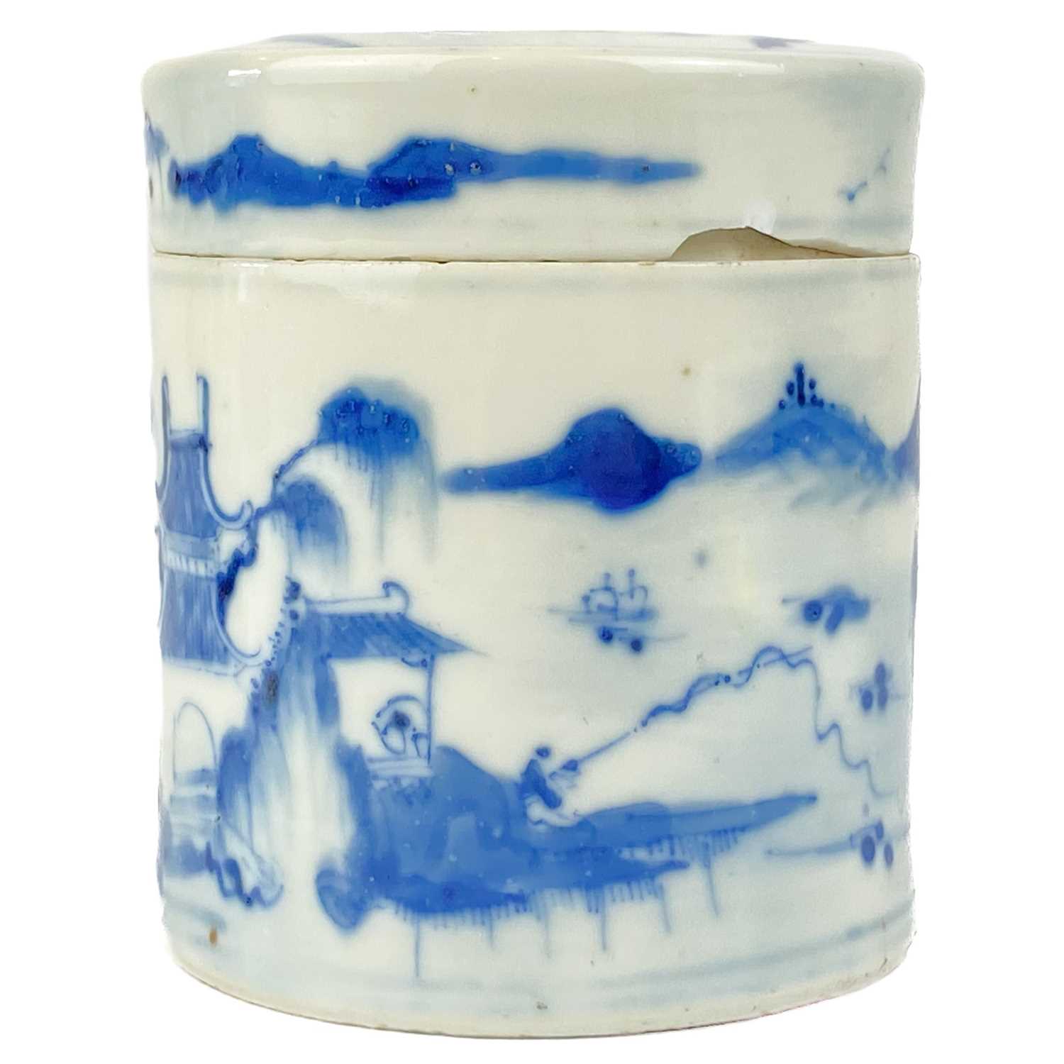 A Chinese blue and white jar and cover, late 19th century. - Image 6 of 9