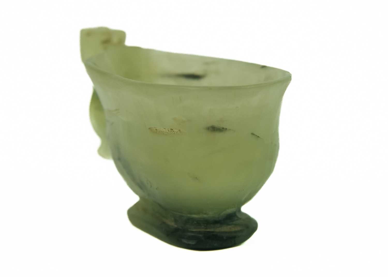 A small Chinese jade and black nephrite libation cup, Qing Dynasty. - Image 3 of 5