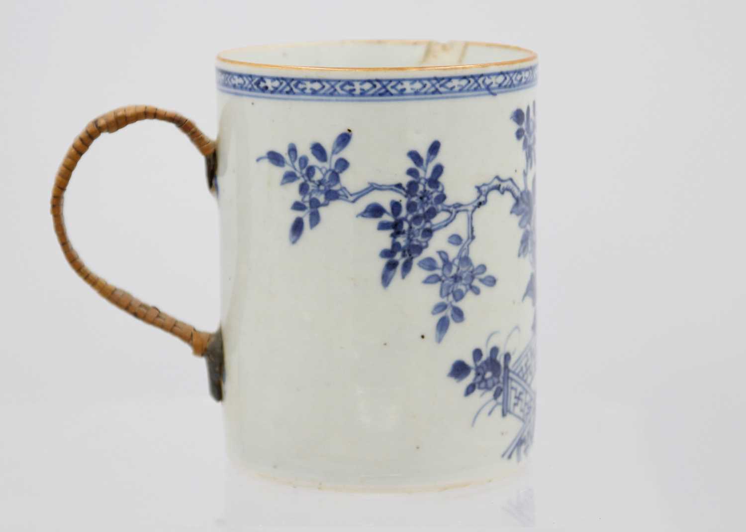 Two Chinese porcelain tankards, 18th century. - Image 15 of 16