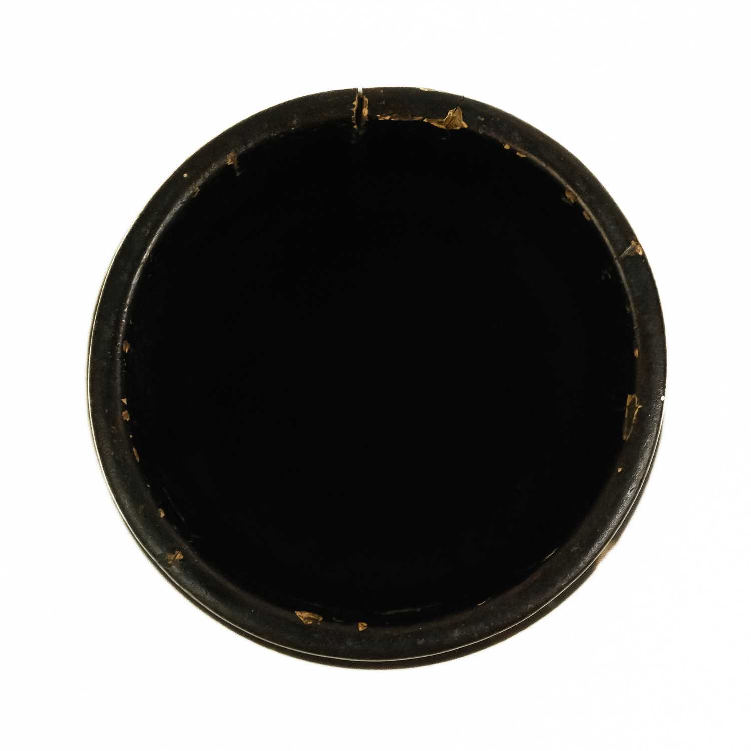 A Chinese lacquered brush pot, late 19th/early 20th century. - Image 2 of 5