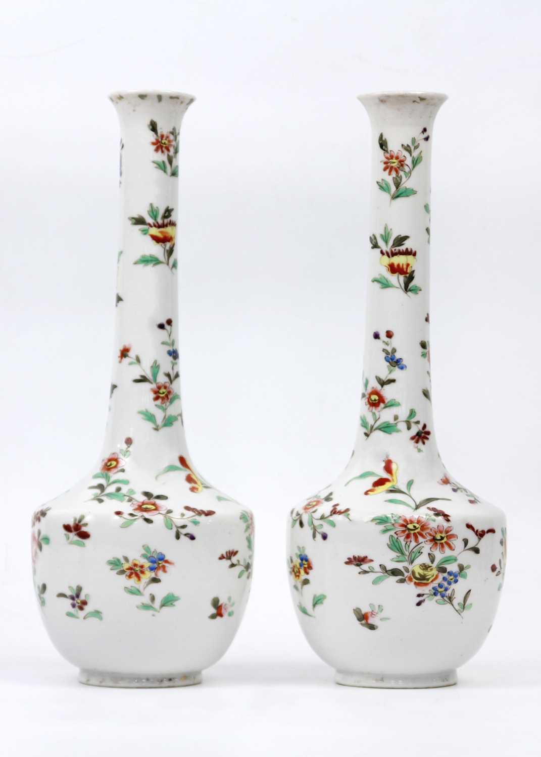 A pair of Japanese porcelain vases, Meiji period. - Image 2 of 5
