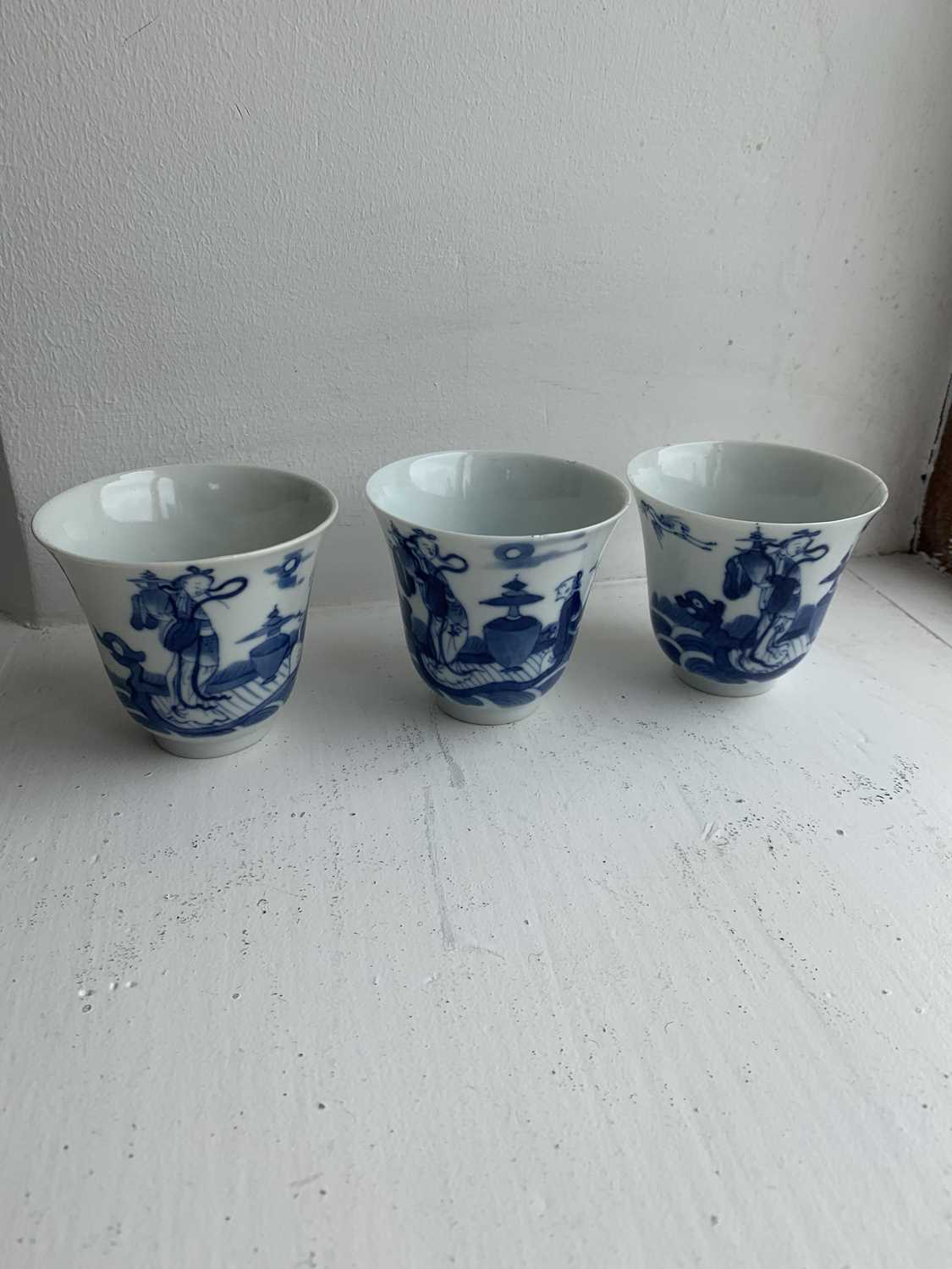 A set of Chinese blue and white porcelain cups, covers and stands, 18th century. - Image 40 of 41