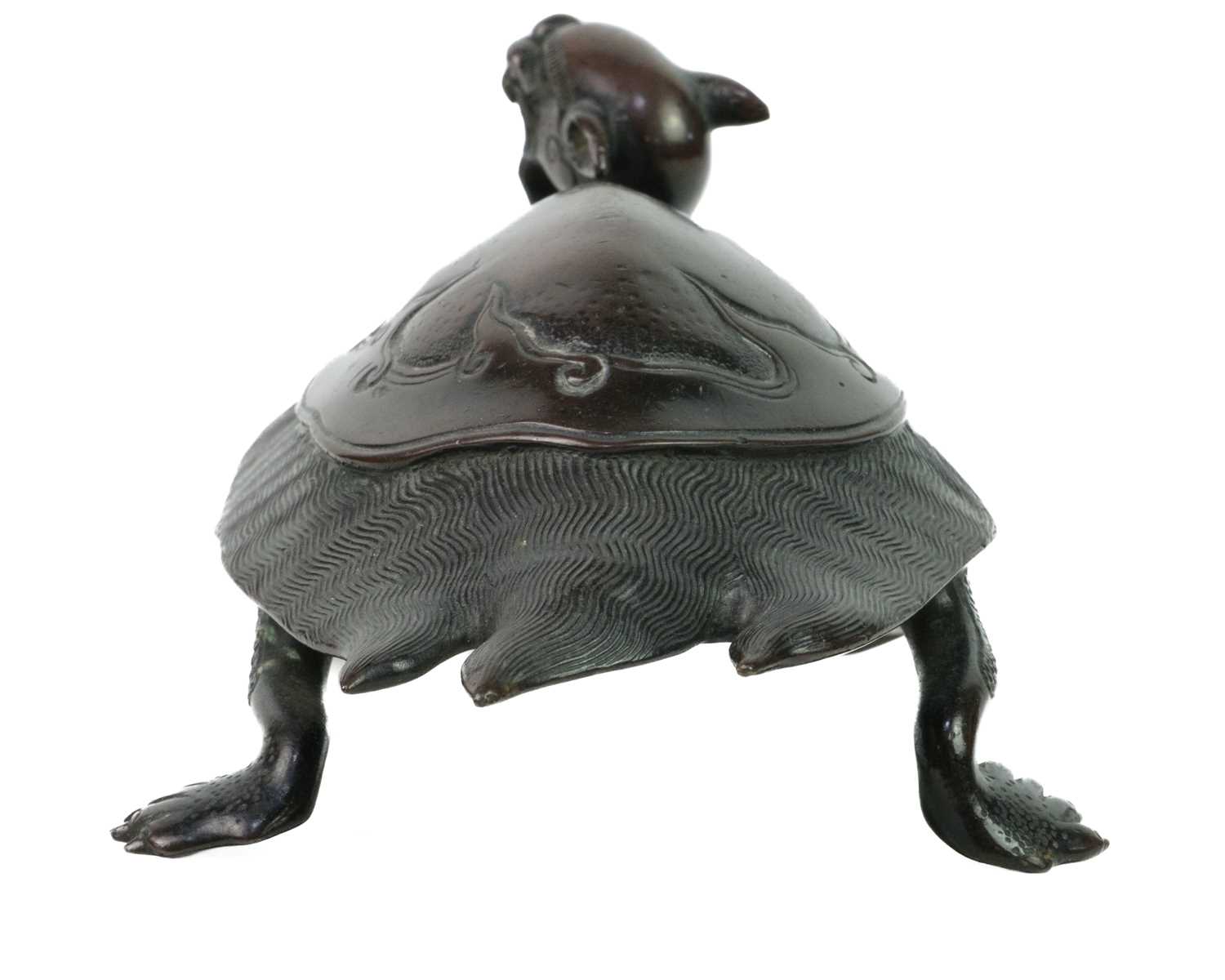 A Chinese bronze model of a turtle, 19th century. - Image 5 of 7