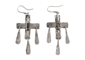 Bryan ILLSLEY (1937) A pair of sculptural silver earrings