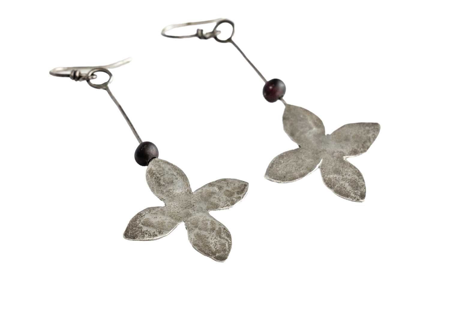 Breon O'CASEY (1928-2011) Silver and garnet earrings - Image 3 of 3