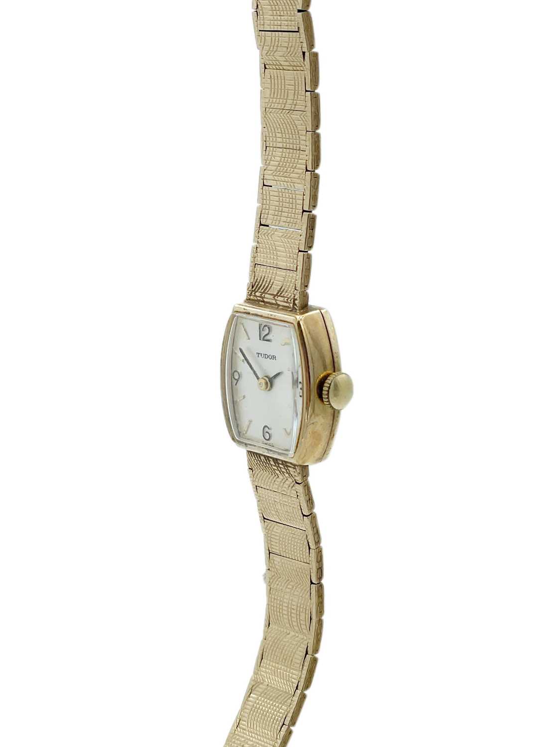 TUDOR - A 9ct lady's manual wind bracelet wristwatch. - Bild 2 aus 4