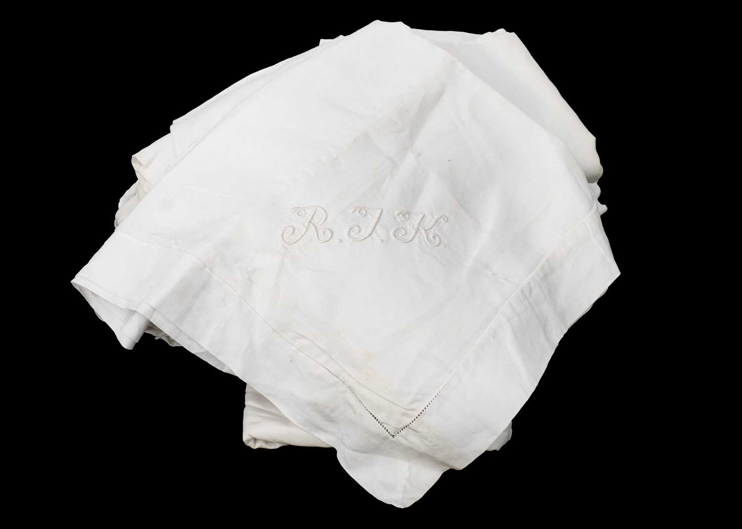 A collection of good quality table linens.